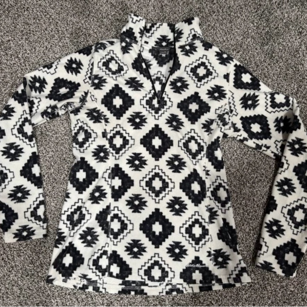 Black and White Geometric Pullover